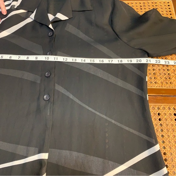 Frank Lyman abstract design long sheer cover button down - Picture 7 of 11